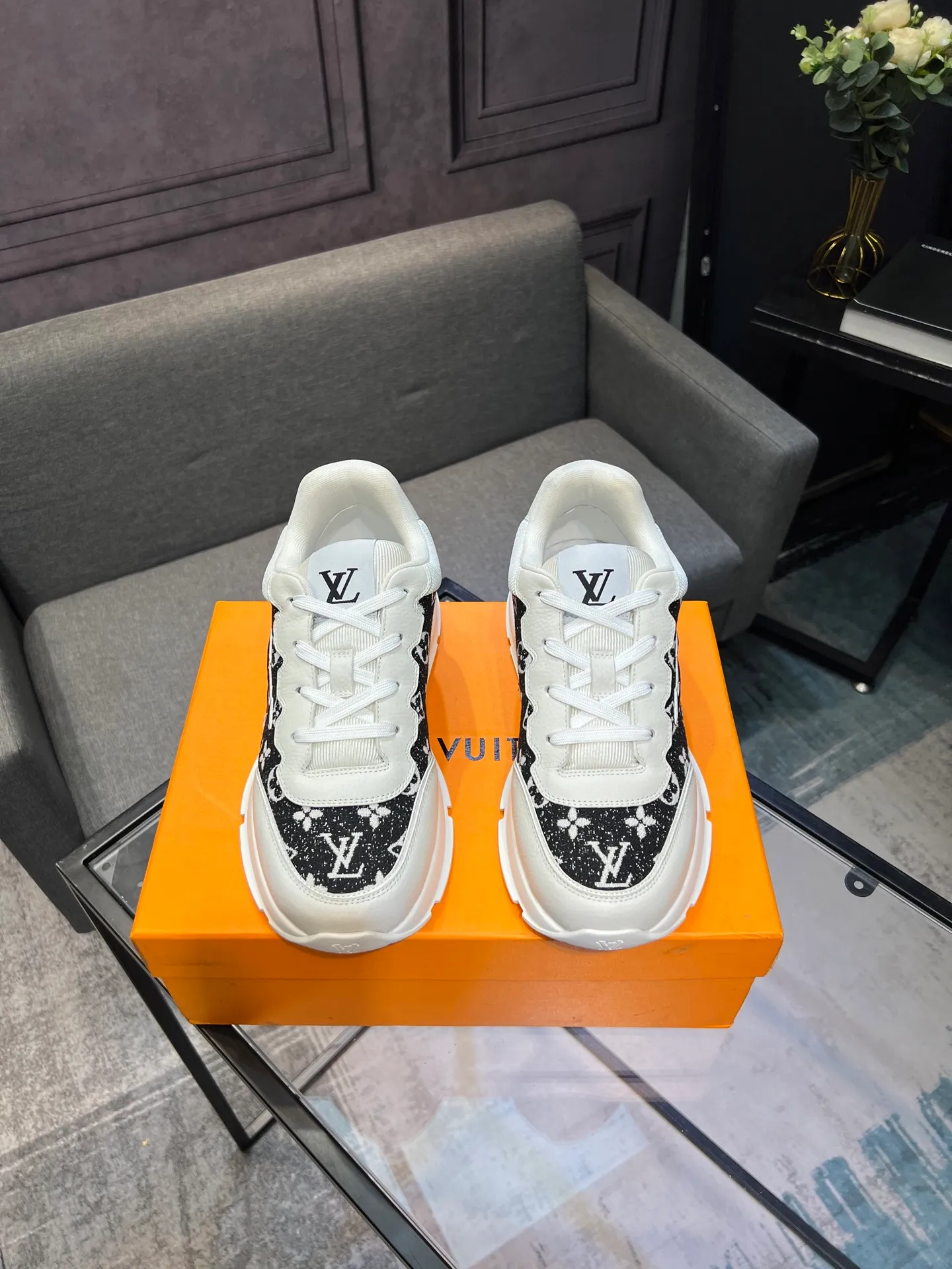 Men's shoes 💰640 LV | Louis Vuitton 2025𝐬𝐬 New spring and summer styles for couples, men's styles come out first. The counter features the latest casual shoes. Hard goods are new🆕 ❥Purchase level! Full of high-end feel! A popular model among bloggers at home and abroad, it’s retro and fashionable and looks amazing on your feet! Wear a lot of happiness! Mainly recommended model on the official website★ ▪️Upper: Original custom-made imported calfskin fabric ▪️Inner lining: breathable gauze imported from Italy ▪️Outsole: rubber foam ➕tpu high-end outsole ▪️Shoe size: 36-44 (customized for 45 and 46)